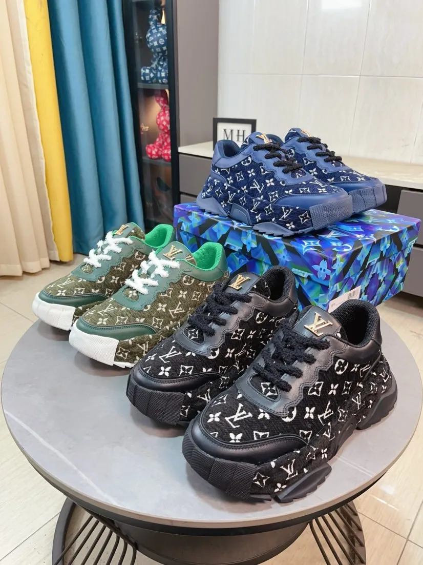 Men's men's shoes 💰580🌸🌸 LV style is novel and fashionable, the upper is made of imported cowhide + LV special materials! Super trendy design! It’s eye-catching! The leather is soft, delicate, shiny and translucent, showing the ultimate in pure handcraftsmanship, and the mesh is soft, comfortable and breathable! Size: 39-44 (38 45 customized)